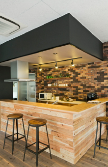 カフェ風のオシャレなデザインでコミュニケーションが生まれる食堂へ　カフェカウンター